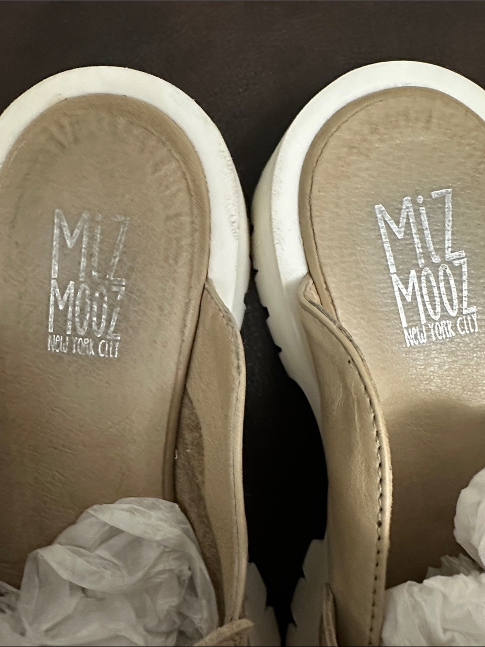 Sz 38⭐️Like New Miz Mooz Vann Cream Leather Chunky Mules. Fits Larger. See Pics - Picture 3 of 12